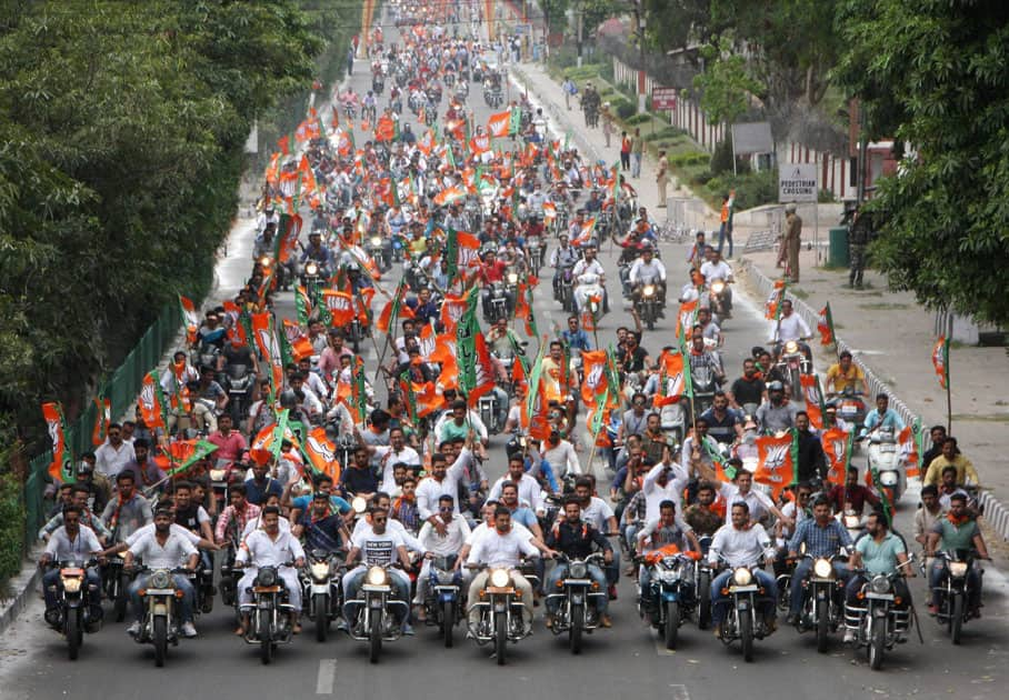 BJP workers welcoming Shah in Jammu