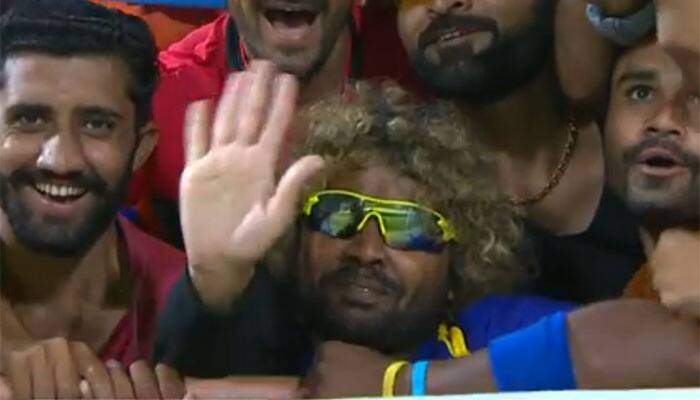 IPL 2017: Watch Lasith Malinga&#039;s reaction after seeing his doppelganger at giant screen — DON&#039;T MISS