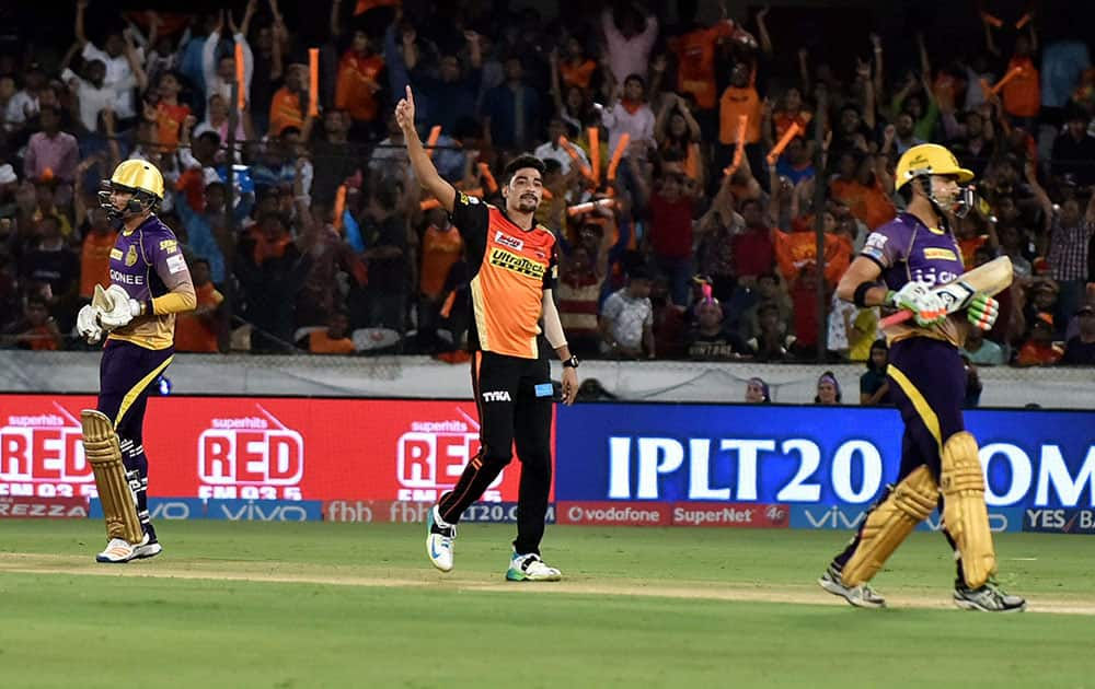 Mohammad Siraj celebrates wicket of Sunil Narine