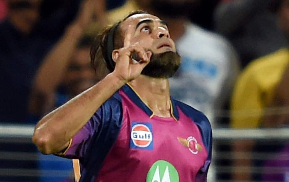 Imran Tahir celebrates the wicket of Dwayne Smith