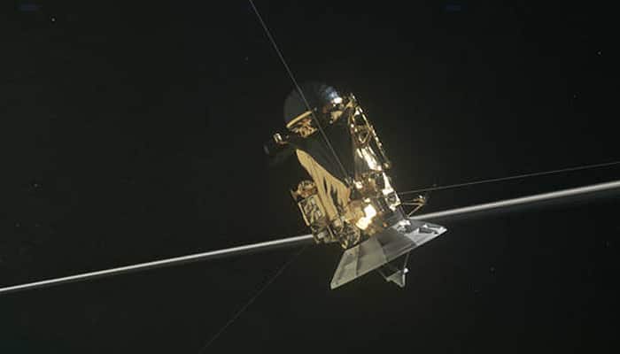 Cassini&#039;s Grand Finale – NASA probe poised to dive between Saturn and its rings for second time