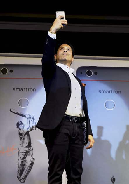 Tendulkar at the launch of Smartron’s SRT