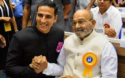 Dadasaheb Phalke Award winner veteran Telugu filmmaker K Vishwanath with Best Actor award winner Akshay Kumar at the 64th National Film Awards function