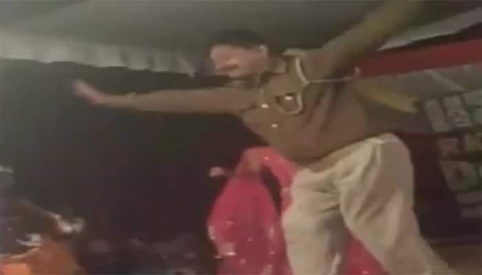 Drunk Uttar Pradesh policeman in uniform dances with bar girls, showers notes — WATCH