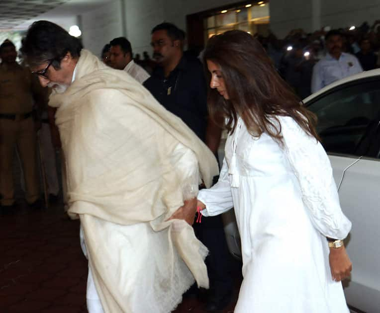 Actor Amitabh Bachchan and daughter Shweta Bachchan