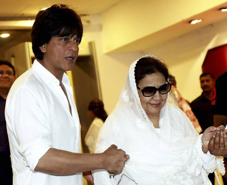 Actors Shahrukh Khan and Farida Jalal