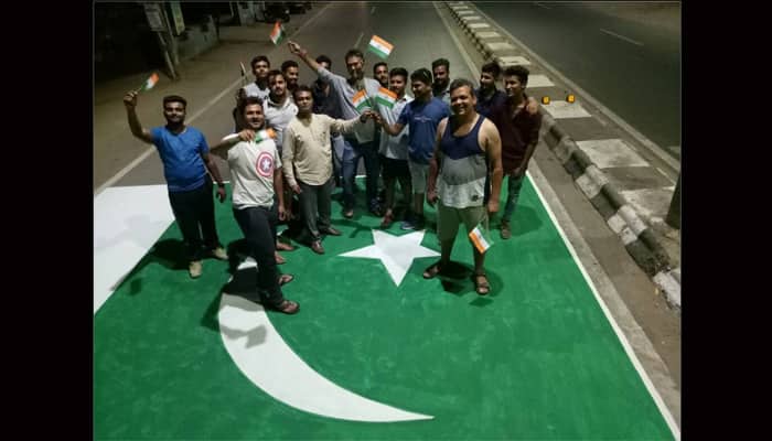Angry mob paints Pakistan flag on Gujarat street to protest jawans&#039; mutilation, booked