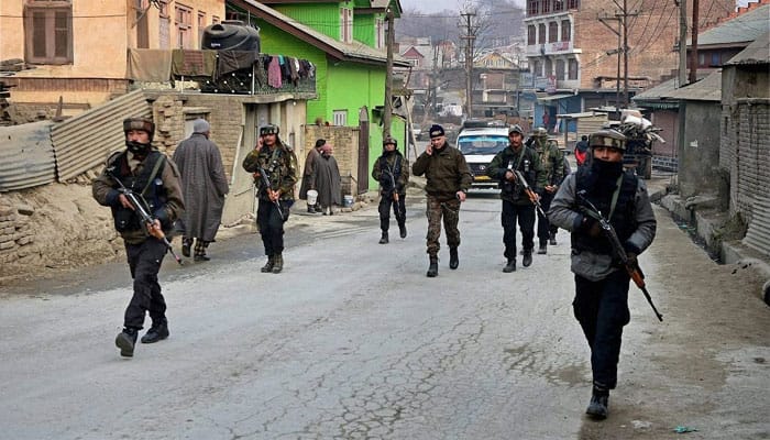 One dead, two injured as militants attack Army patrol team in J&amp;K&#039;s Kulgam