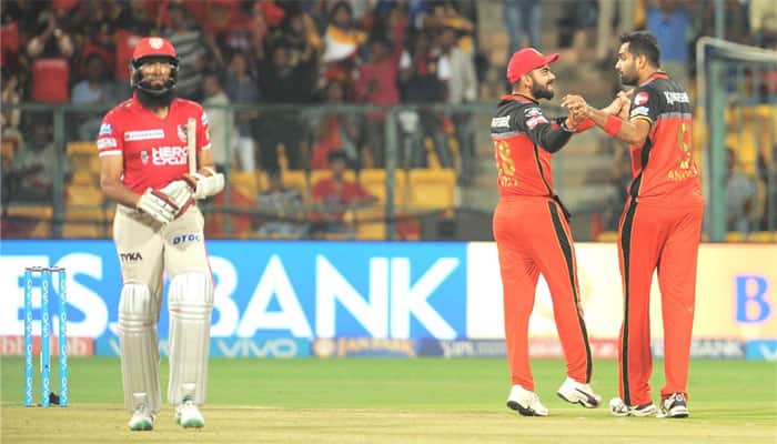 WATCH: KXIP&#039;s Hashim Amla walks off despite no appeal from RCB bowler or wicket-keeper