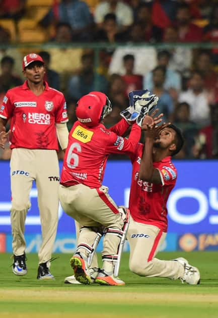 Wridhimaan Saha and Varun Aaron collided while taking a catch