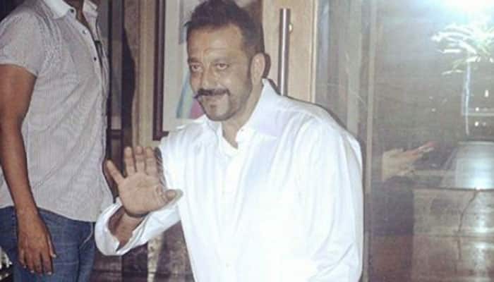 Sanjay Dutt celebrates &#039;Bhoomi&#039; completion with team
