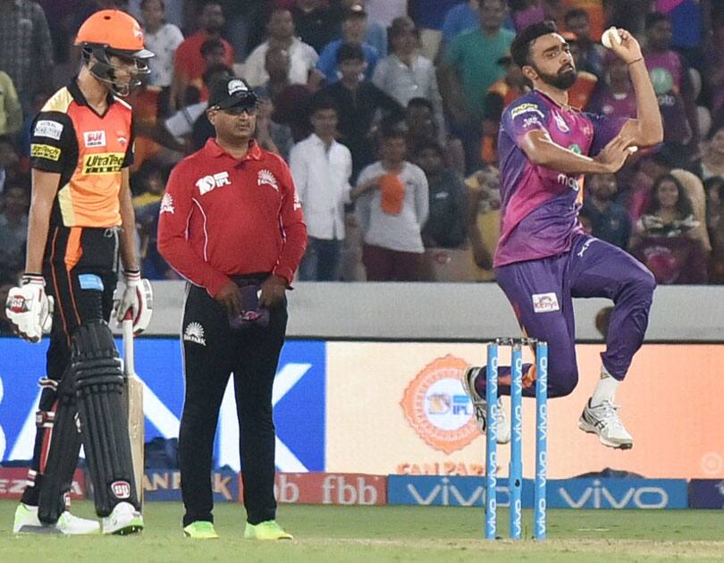 bowler JD Unadkat bowls