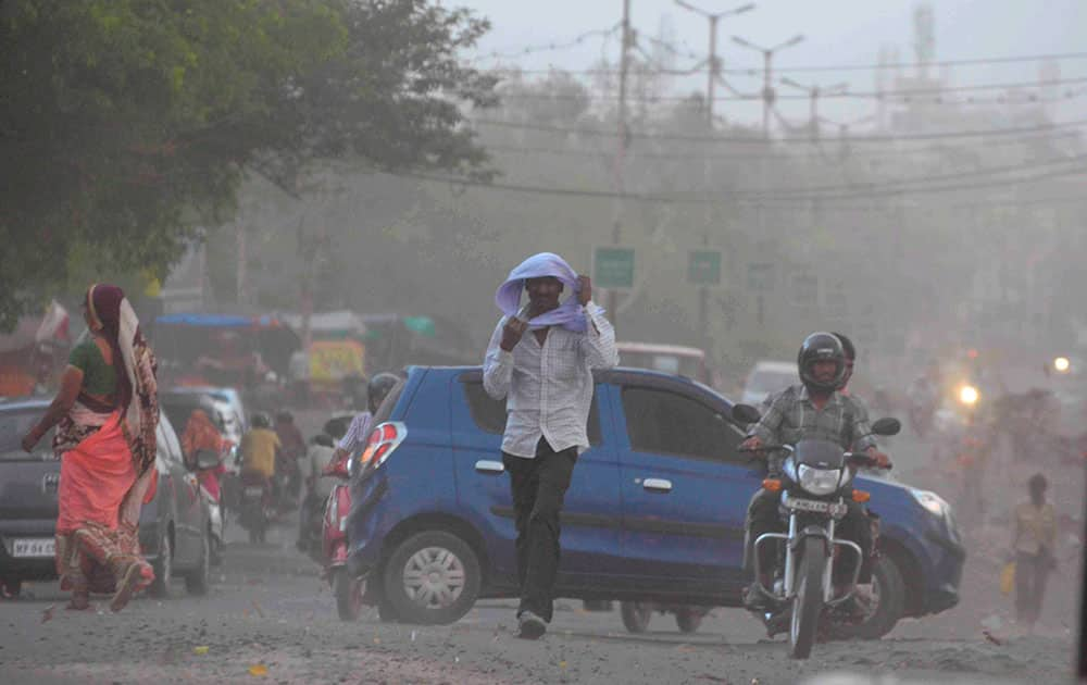 Heavy dust storm in Bhopal