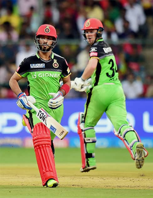 Mandeep Singh and Travis Head run between the wickets during the IPL match