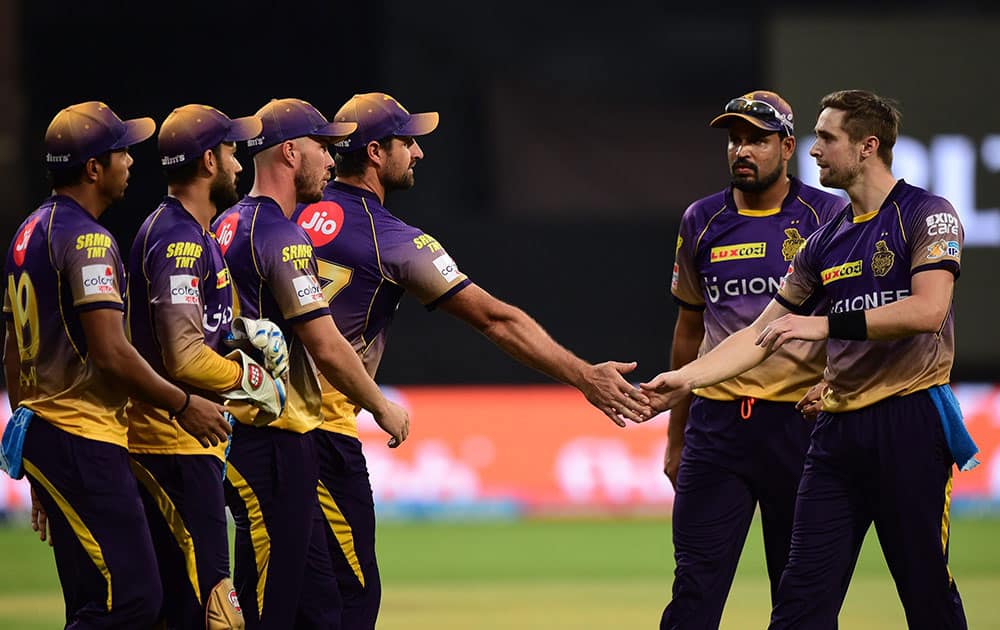  Chris Woakes with team mates celebrates the wicket of Kedar Jadhav during the IPL match