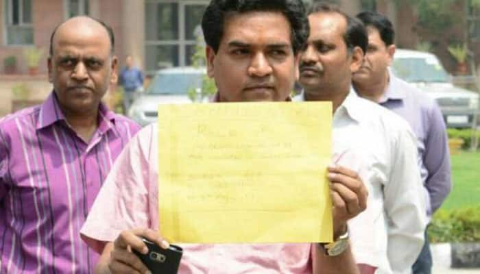 Kapil Mishra shares &#039;evidence&#039; of corruption against Arvind Kejriwal with ACB, to make MORE revelations at 5 pm