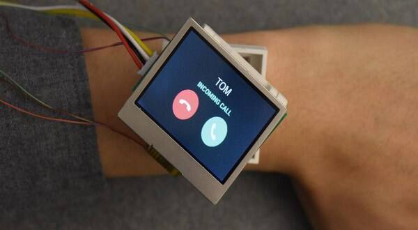 This smartwatch can move in five directions