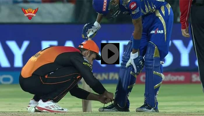 WATCH: Mohammad Nabi wins hearts, ties Hardik Pandya&#039;s shoe laces during SRH vs MI match in IPL 2017