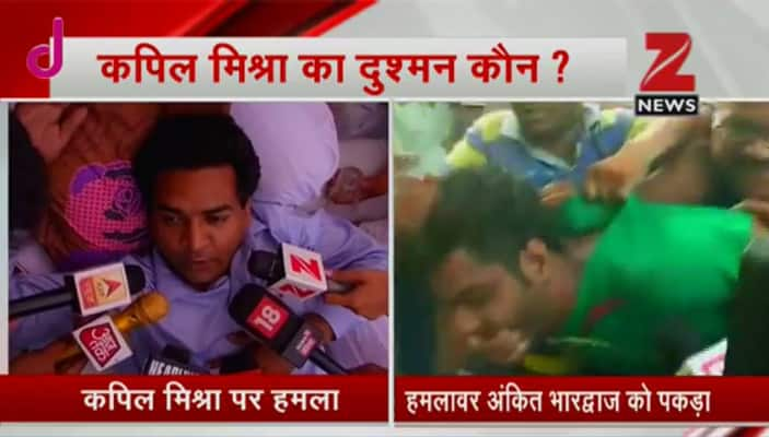 Sacked AAP MLA Kapil Mishra, sitting on agitation against Arvind Kejriwal, attacked