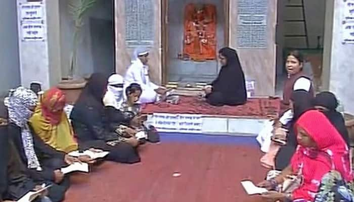 Ahead of Supreme Court&#039;s hearing, Muslim women recite Hanuman Chalisa to end triple talaq 