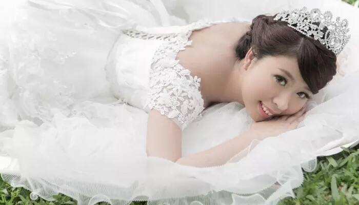 Young woman with terminal breast cancer fulfills her wedding photo shoot dream 