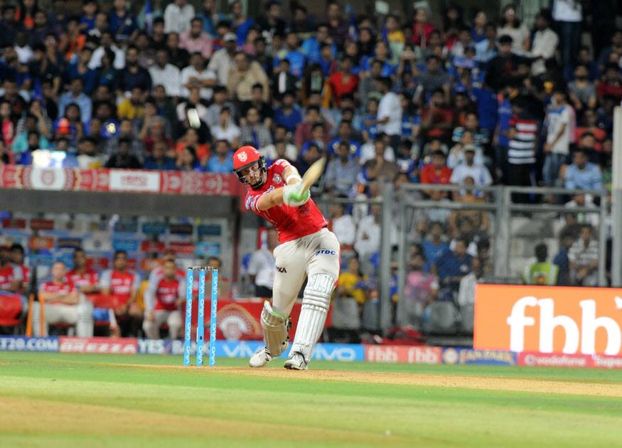 Martin Guptill of Kings XI Punjab in action