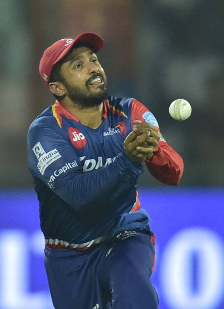 Delhi Daredevils Karun Nair drops a catch