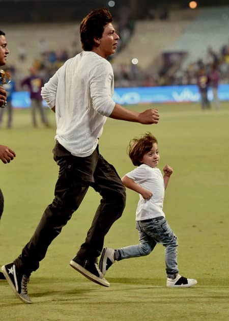 KKR Co-owner Shahrukh Khan with his son