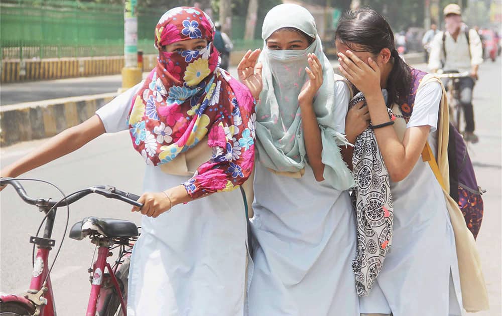 Scorching heat in Allahabad Scorching heat in Allahabad