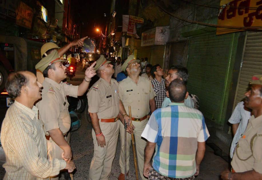 Robbery at jewellery shop in Mathura Robbery at jewellery shop in Mathura