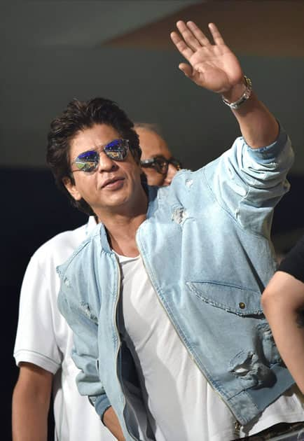 SRK at IPL match in Bengaluru