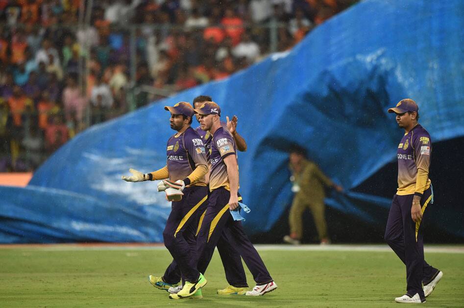 Kolkata Knight Riders players walks off the field