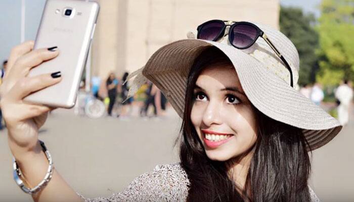 Dhinchak Pooja&#039;s latest &#039;selfie song&#039; will make you go CRAZY! 