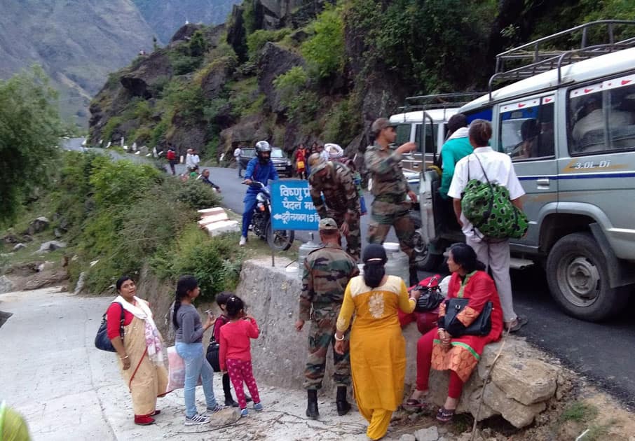 Lanslide near Vishnuprayag on the Badrinath route