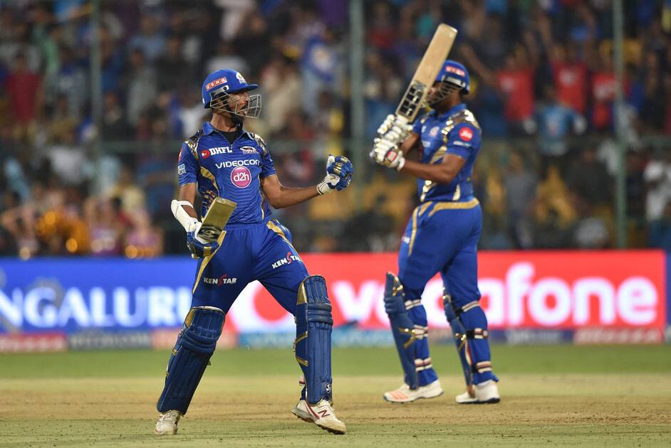 Mumbai Indians Krunal Pandya and Kieron Pollard celebrates win