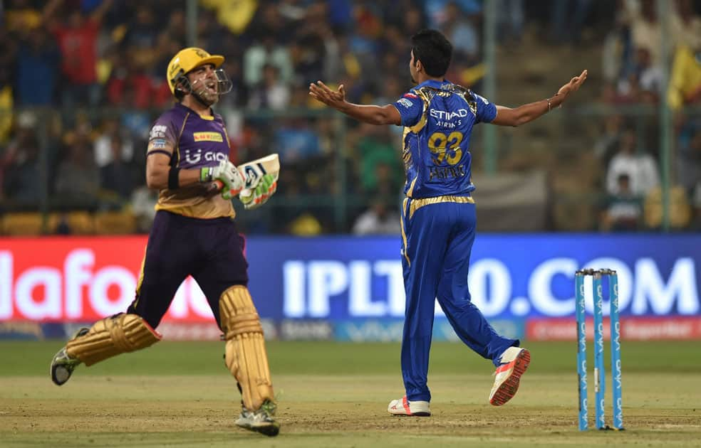 Jasprit Bumrah celebrates the wicket of Robin Uthappa