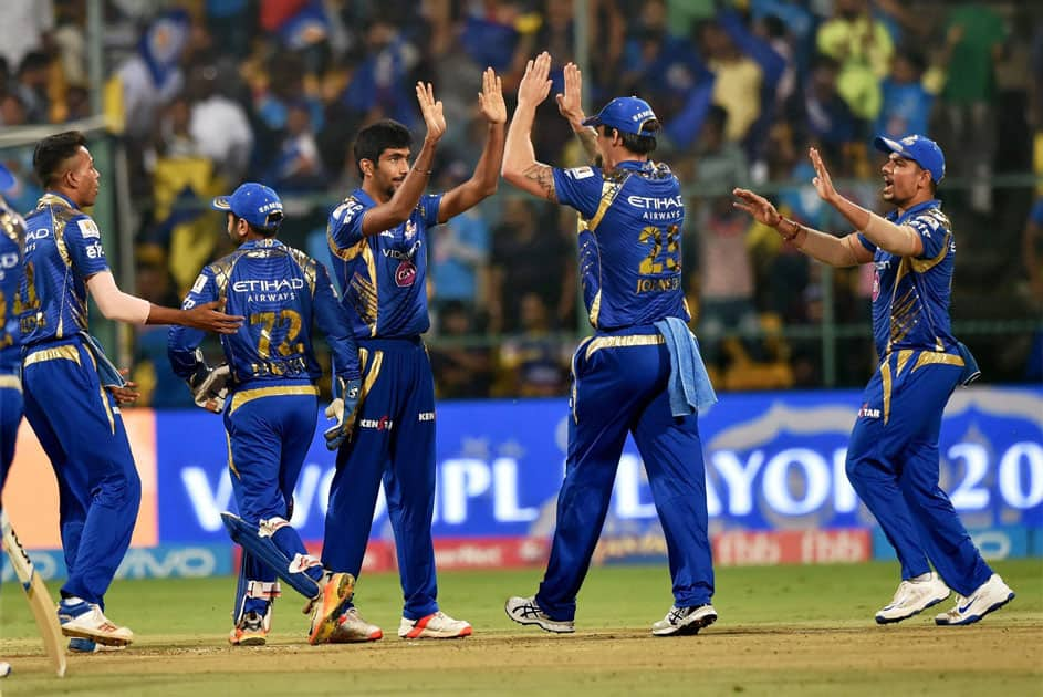 Jasprit Bumrah with teammates celebrates the wicket of Chris Lynn