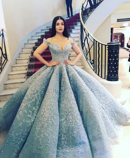 Make it a Cinderella story with #AishwaryaRaiBachchan's look from #Cannes2017