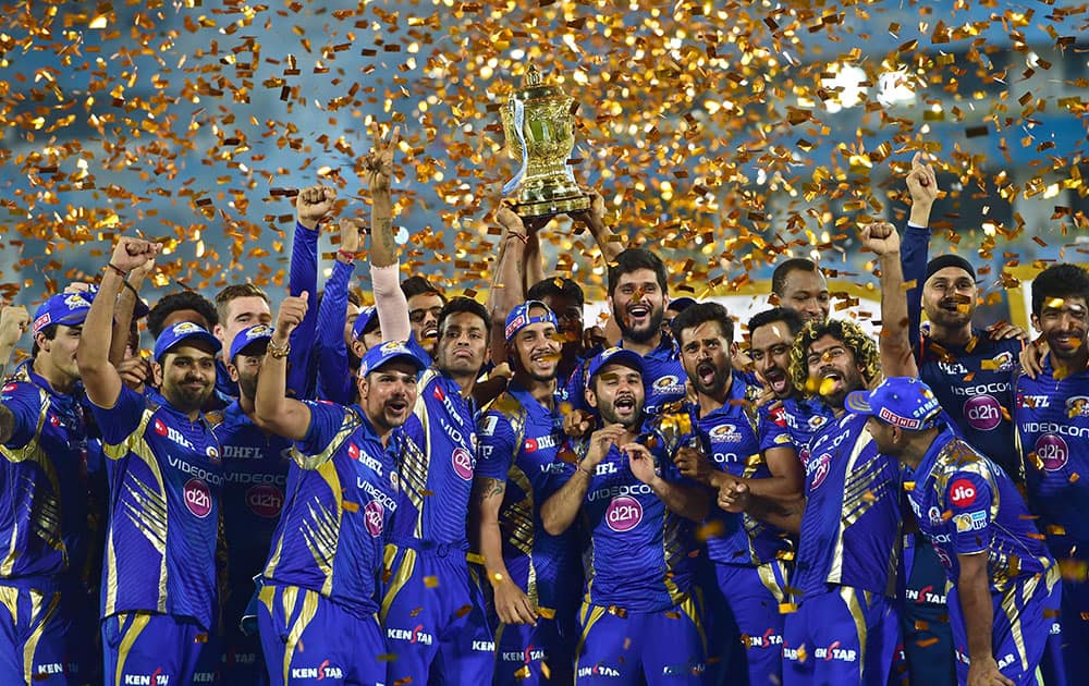 Mumbai Indians players with IPL 10 trophy after they win the IPL 10 Final match