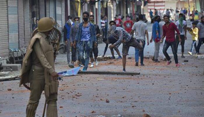 Congress asks Centre to hold talks with Pakistan, resolve issue with Kashmiri stone-pelters