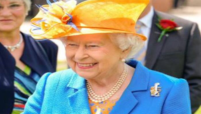 Queen Elizabeth II visits Manchester victims, slams &#039;wicked&#039; attack