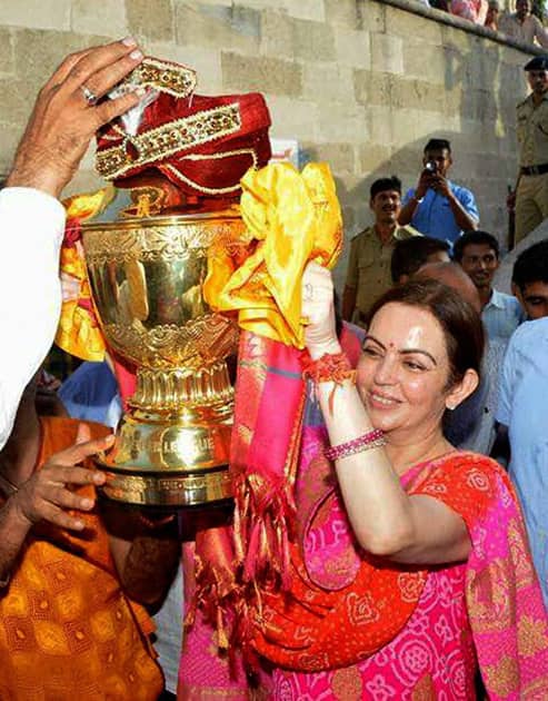 Nita Ambani with IPL trophy visits Dwarka temple Nita Ambani with IPL trophy visits Dwarka temple