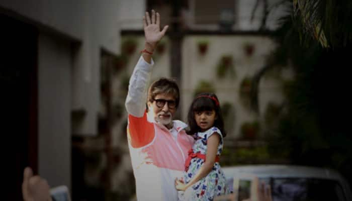 Amitabh Bachchan waves at &#039;Sunday well wishers&#039; with granddaughter Aaradhya in tow! See PICS