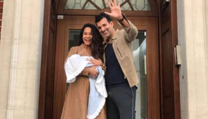 Lisa Haydon shares first photo of son Zack Lalvani and it&#039;s awwdorable!