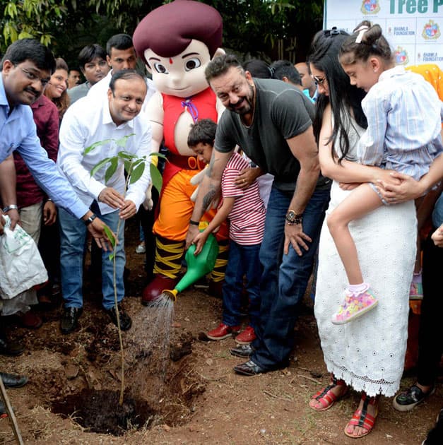 Sanjay Dutt with his family plant tree