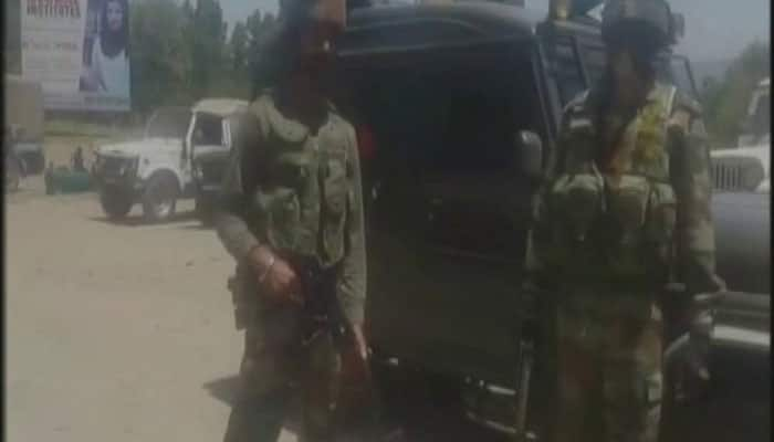 Army convoy attacked by militants in J&amp;K&#039;s Kulgam, two jawans killed