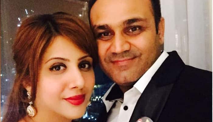 After Sourav Ganguly And Shane Warne Virender Sehwag Trolls Wife Aarti In Style Cricket News Zee News