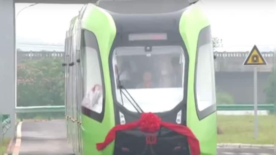 China unveils world's first driverless train that can run without ...