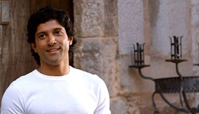 Farhan Akhtar&#039;s &#039;Zindagi Na Milegi Dobara&#039; moment! Watch skydiving VIDEO