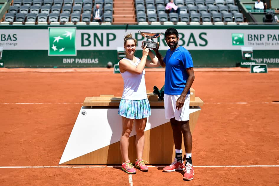 Canadas Gabriela Dabrowski and Indias Rohan Bopanna hold the trophy